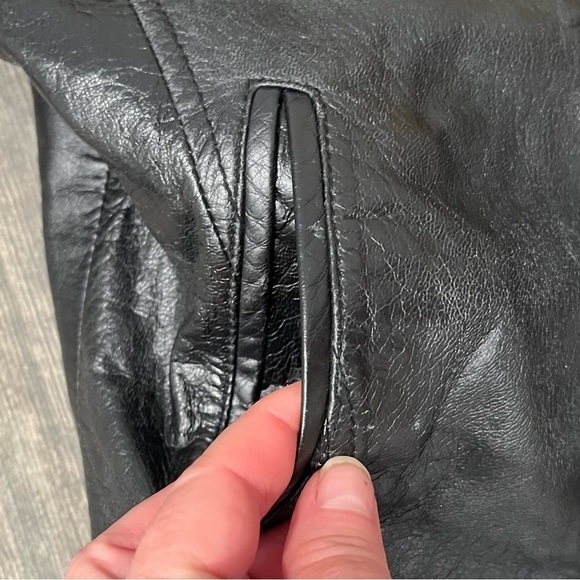 Gap 100% leather Girls Size Small 5-6 Black 100% & Faux Fur Collar Jacket - Picture 5 of 9